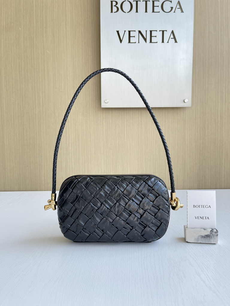 Bottega Veneta Knot With Chain 717623 Black Calfskin
