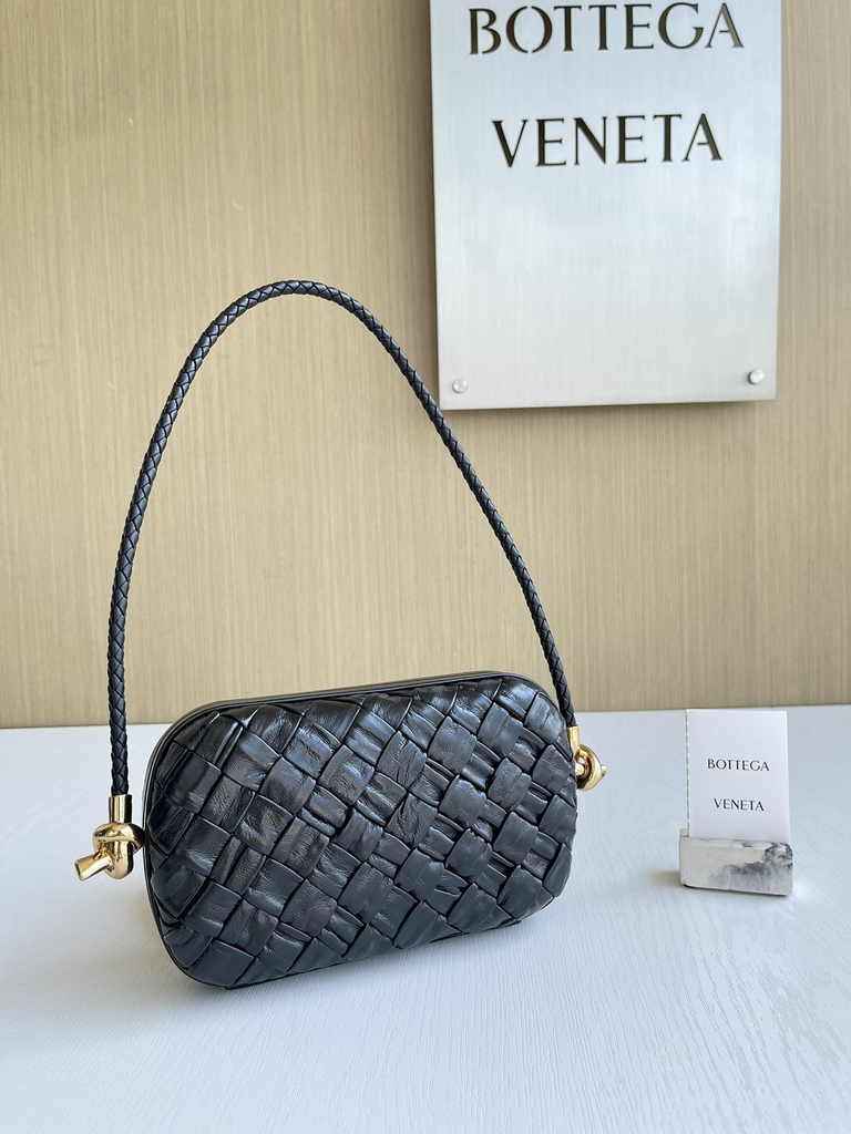 Bottega Veneta Knot With Chain 717623 Black Calfskin