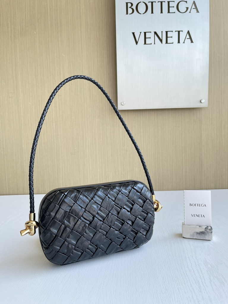 Bottega Veneta Knot With Chain 717623 Black Calfskin