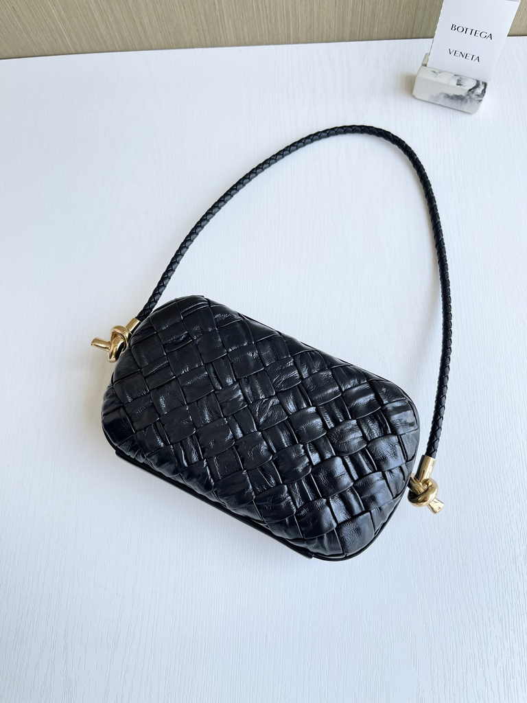 Bottega Veneta Knot With Chain 717623 Black Calfskin