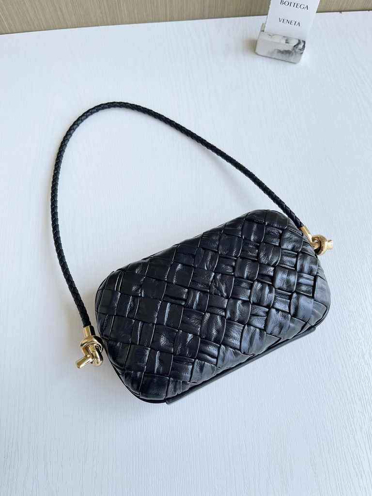 Bottega Veneta Knot With Chain 717623 Black Calfskin