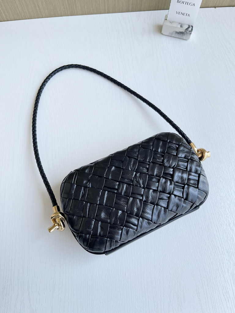 Bottega Veneta Knot With Chain 717623 Black Calfskin