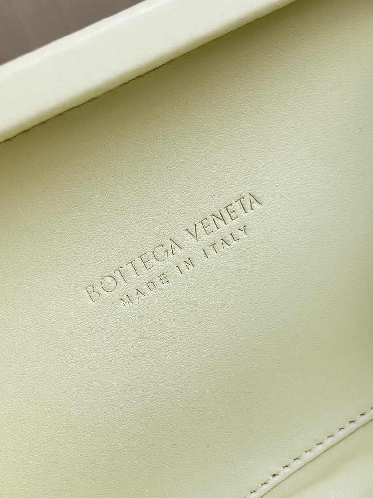 Bottega Veneta Knot With Chain 717623 Yellow Calfskin