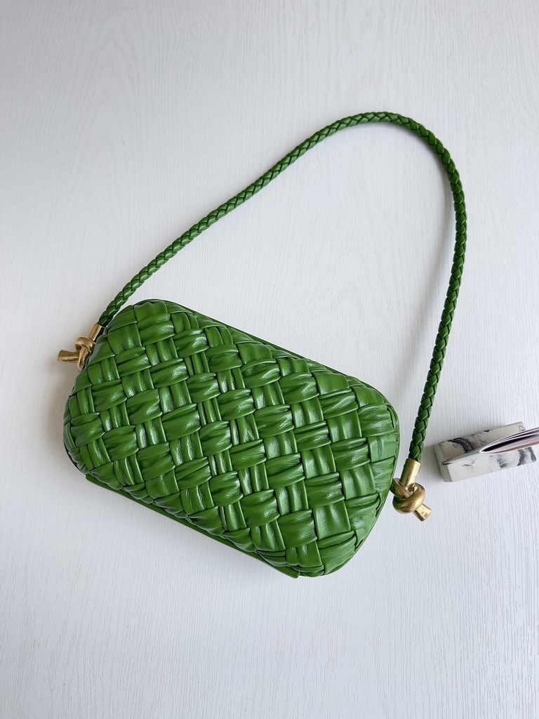 Bottega Veneta Knot With Chain 717623 Green Calfskin