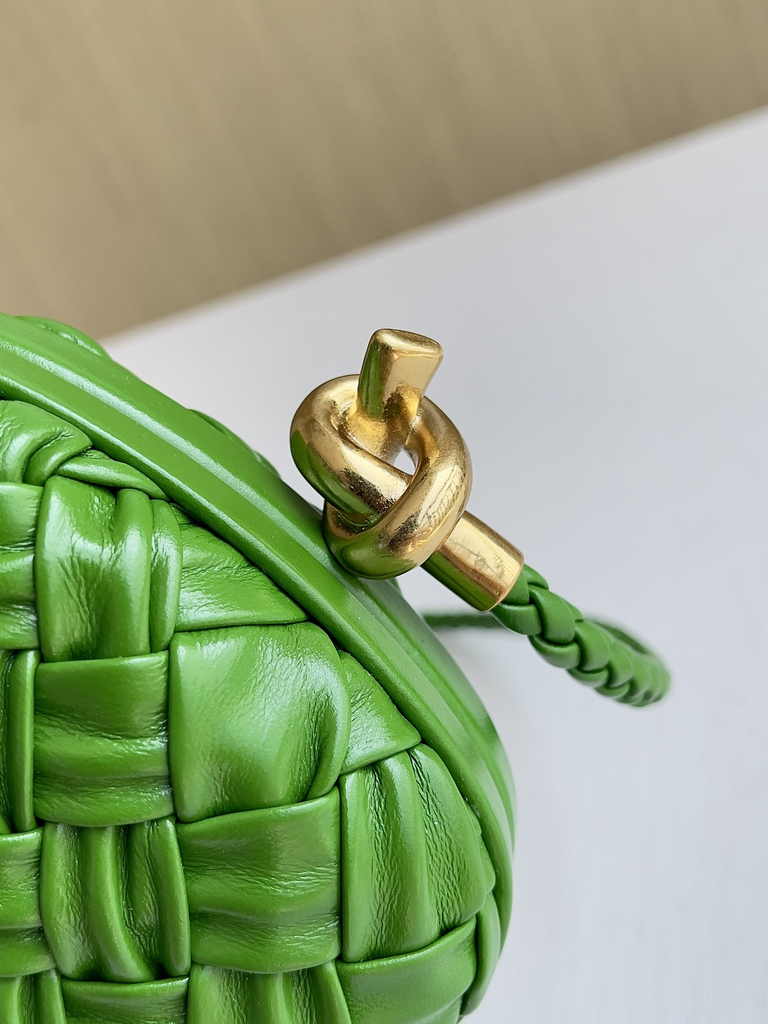 Bottega Veneta Knot With Chain 717623 Green Calfskin