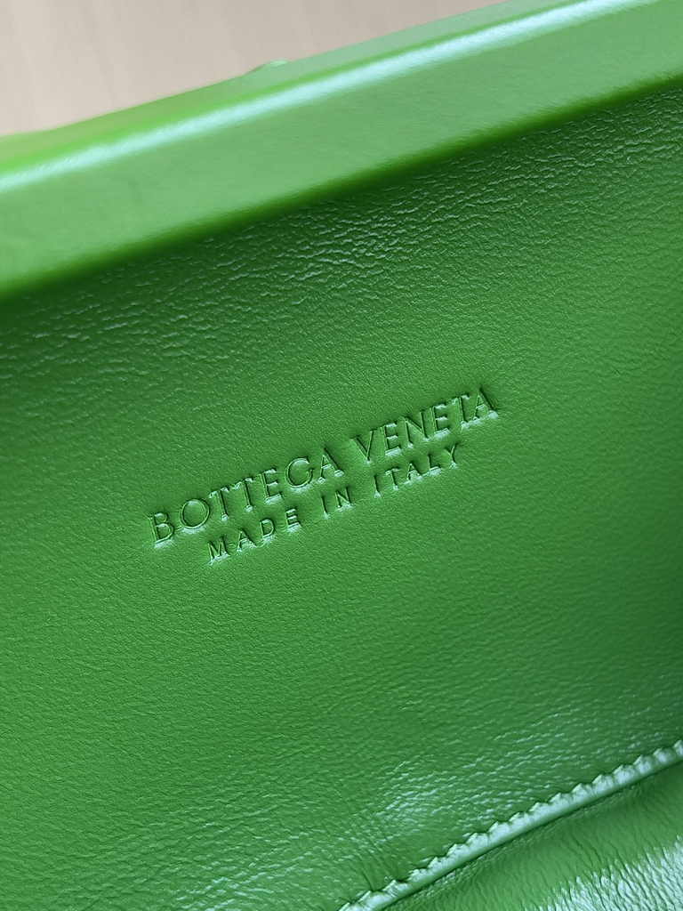 Bottega Veneta Knot With Chain 717623 Green Calfskin
