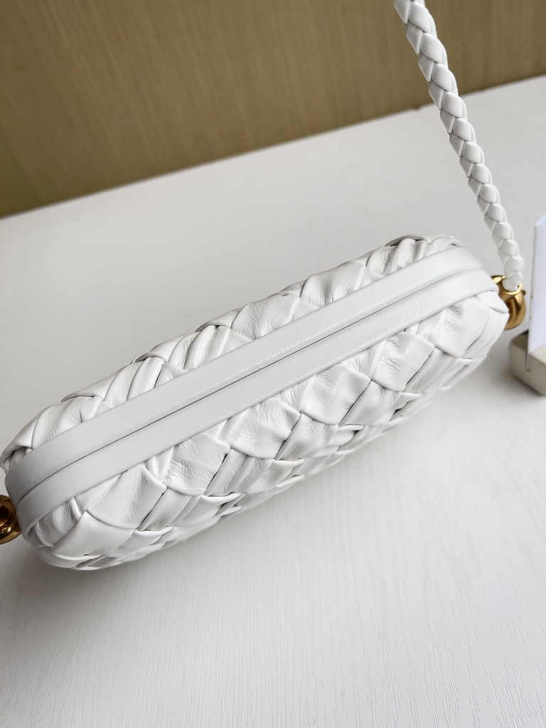 Bottega Veneta Knot With Chain 717623 White Calfskin