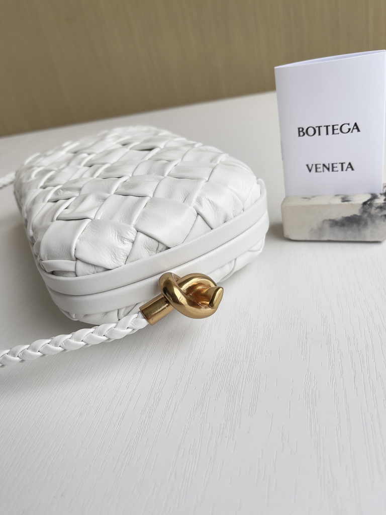 Bottega Veneta Knot With Chain 717623 White Calfskin