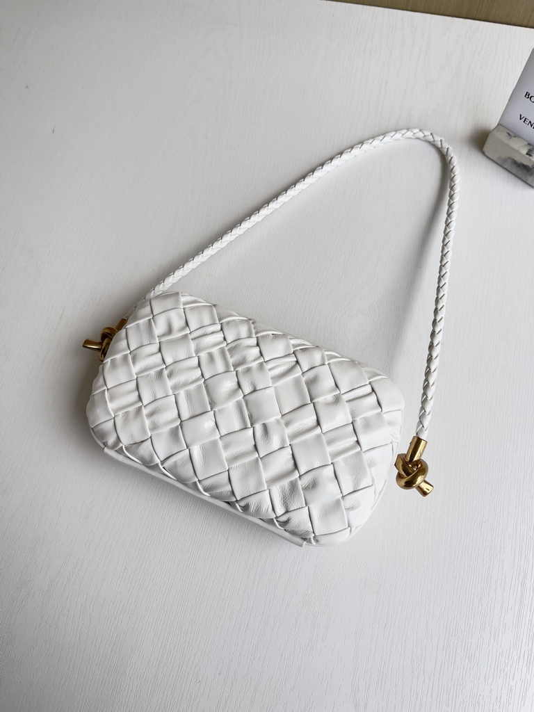 Bottega Veneta Knot With Chain 717623 White Calfskin