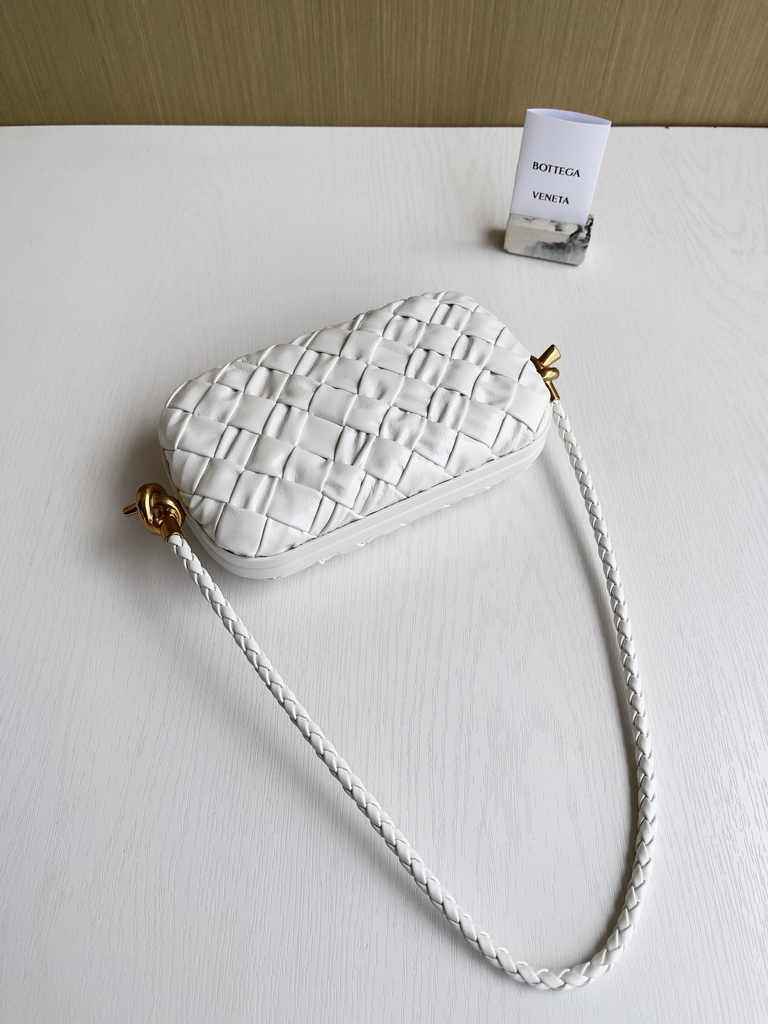 Bottega Veneta Knot With Chain 717623 White Calfskin