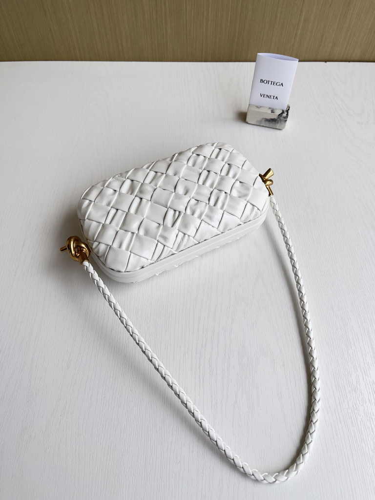 Bottega Veneta Knot With Chain 717623 White Calfskin