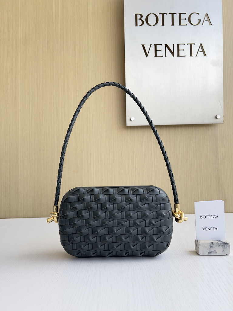 Bottega Veneta Knot With Chain 717623 Lambskin Dark Green