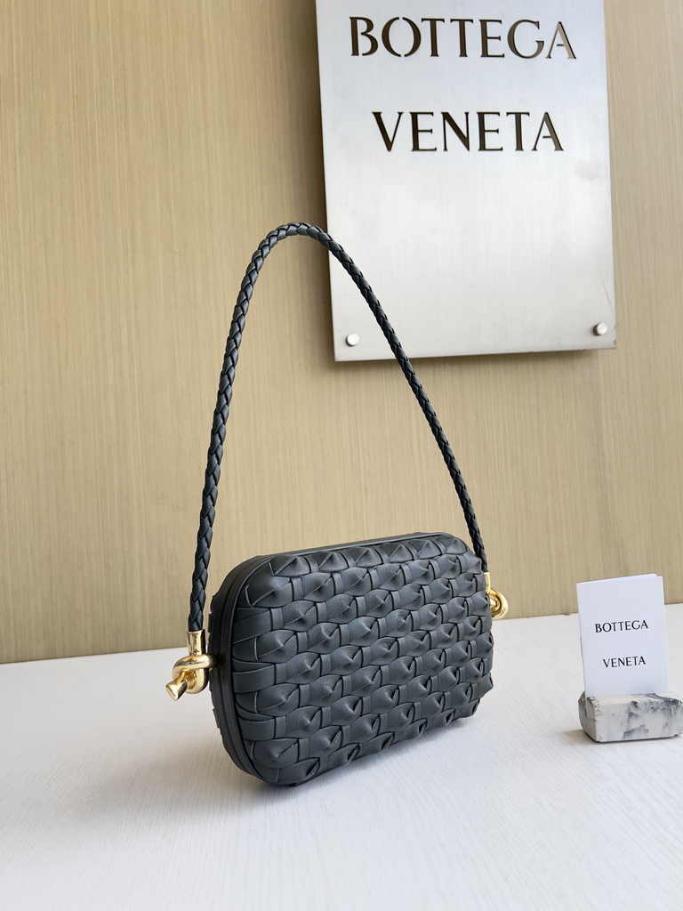 Bottega Veneta Knot With Chain 717623 Lambskin Dark Green