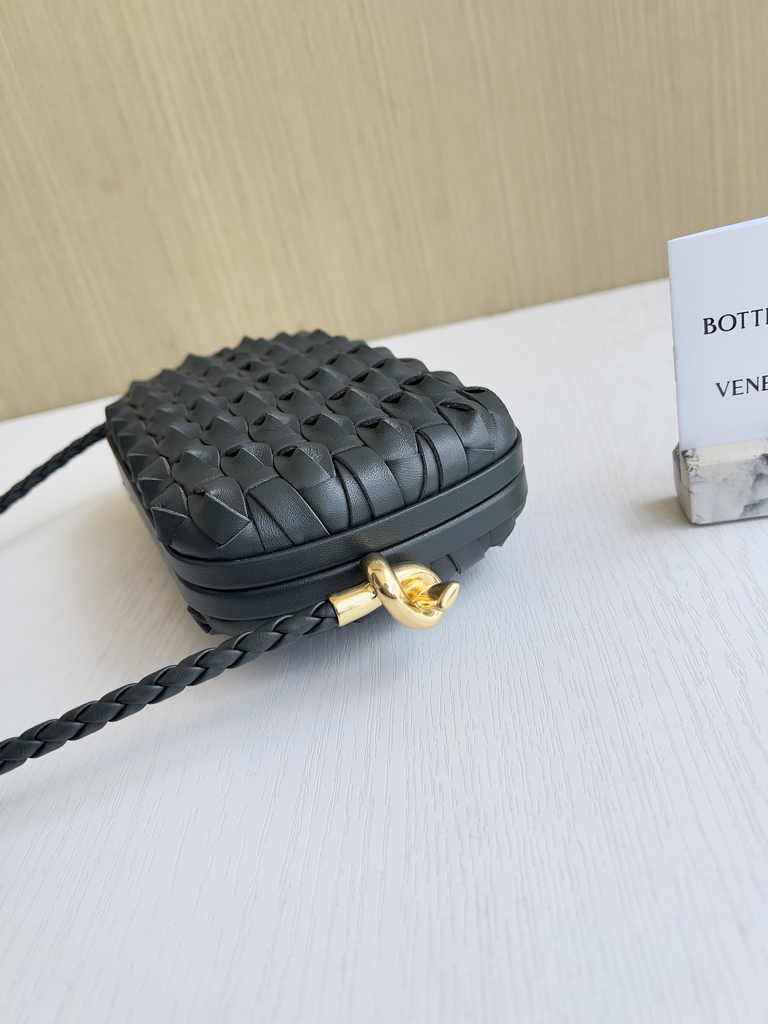 Bottega Veneta Knot With Chain 717623 Lambskin Dark Green