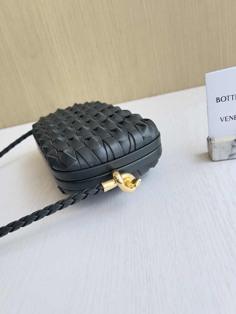 Bottega Veneta Knot With Chain 717623 Lambskin Dark Green