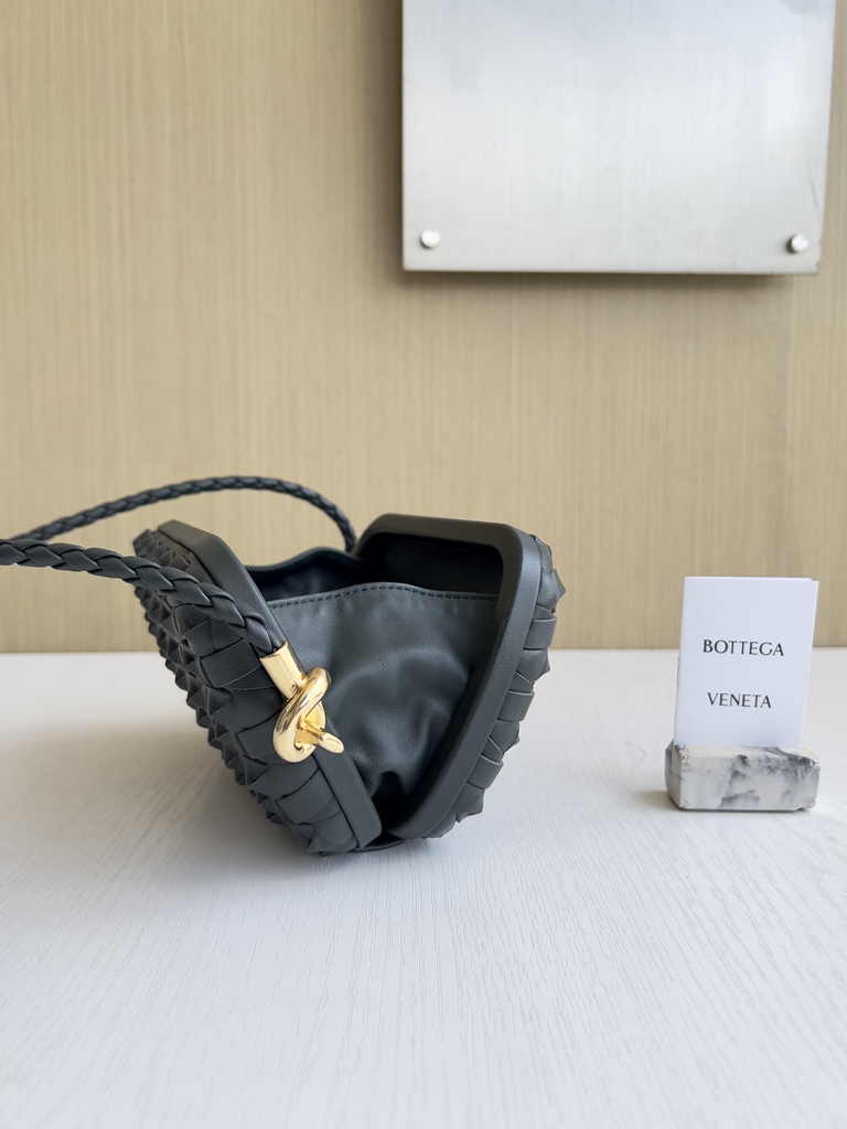 Bottega Veneta Knot With Chain 717623 Lambskin Dark Green