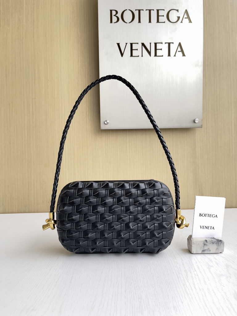 Bottega Veneta Knot With Chain 717623 Lambskin Black