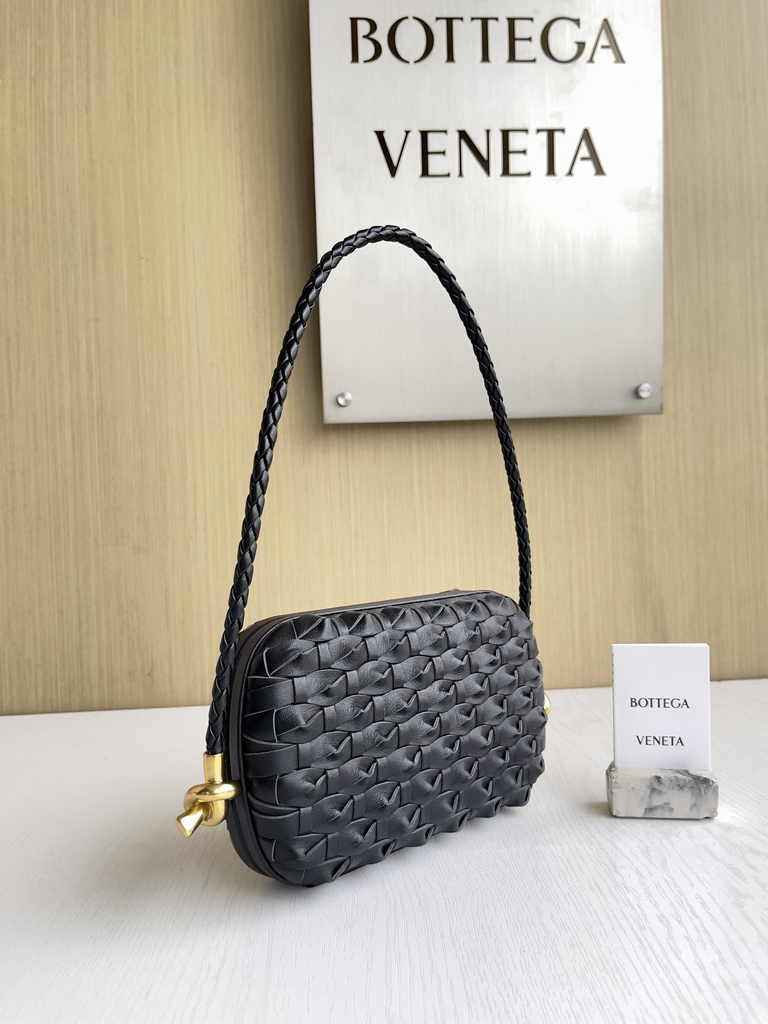 Bottega Veneta Knot With Chain 717623 Lambskin Black