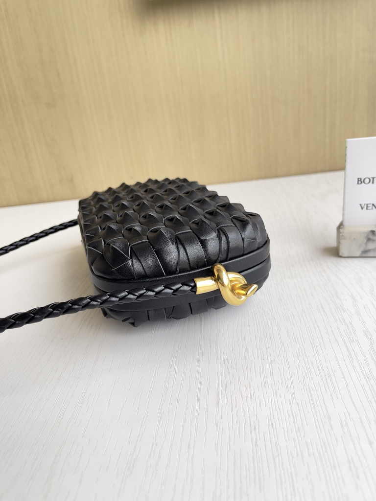 Bottega Veneta Knot With Chain 717623 Lambskin Black
