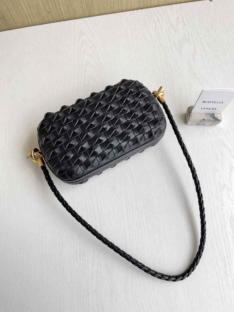 Bottega Veneta Knot With Chain 717623 Lambskin Black
