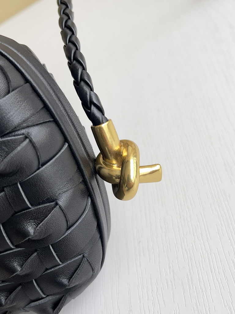Bottega Veneta Knot With Chain 717623 Lambskin Black