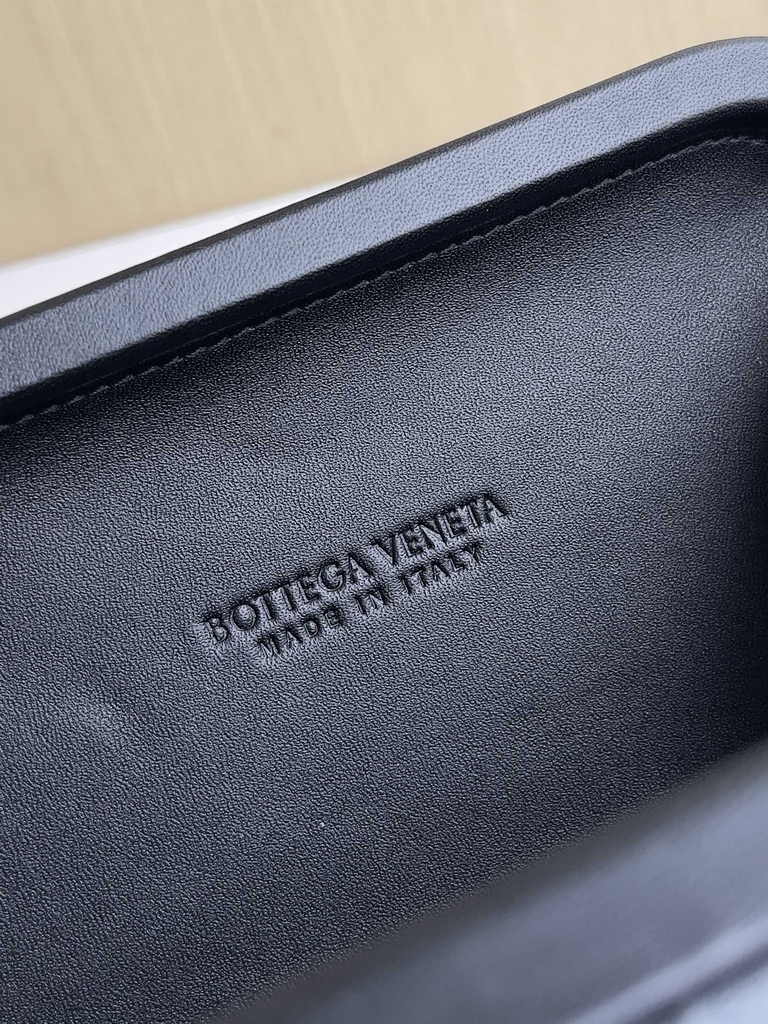 Bottega Veneta Knot With Chain 717623 Lambskin Black