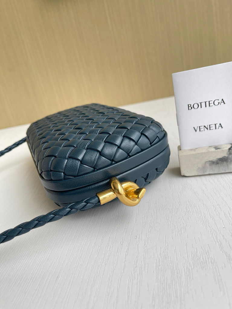 Bottega Veneta Knot With Chain 717623 Navy Blue Lambskin