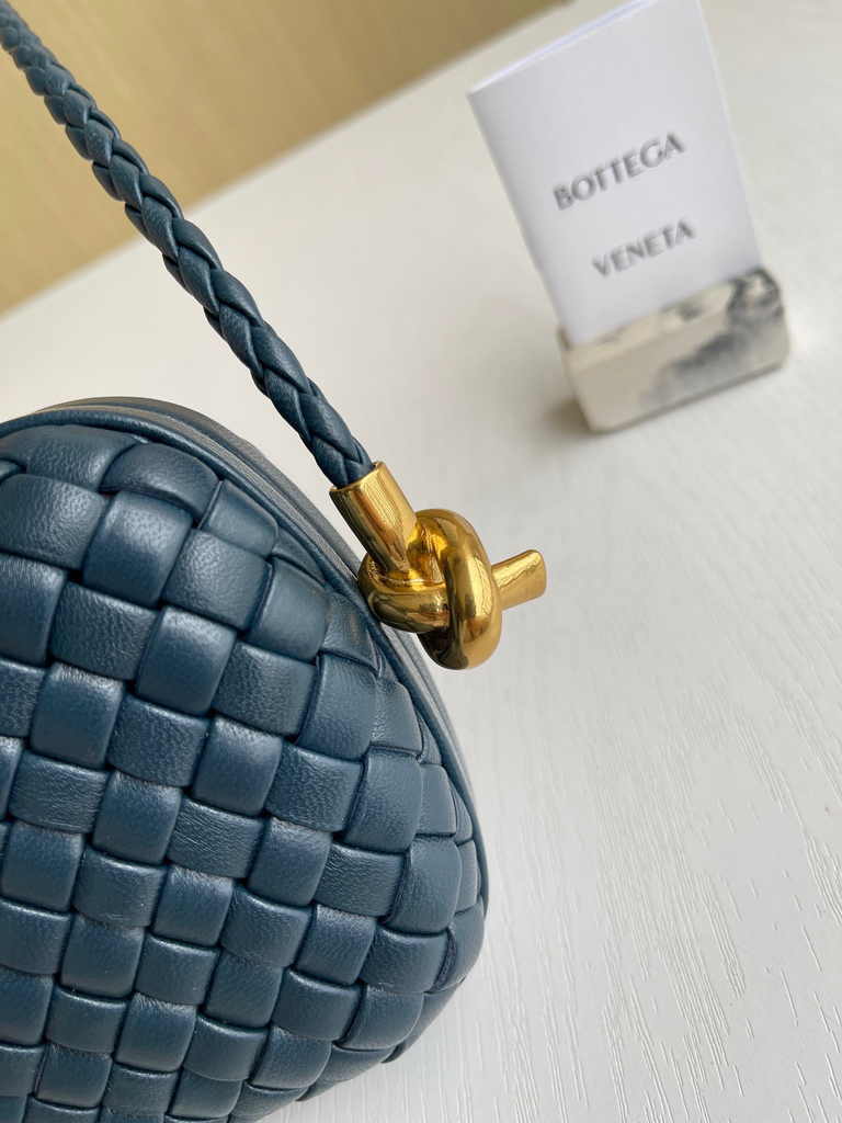 Bottega Veneta Knot With Chain 717623 Navy Blue Lambskin
