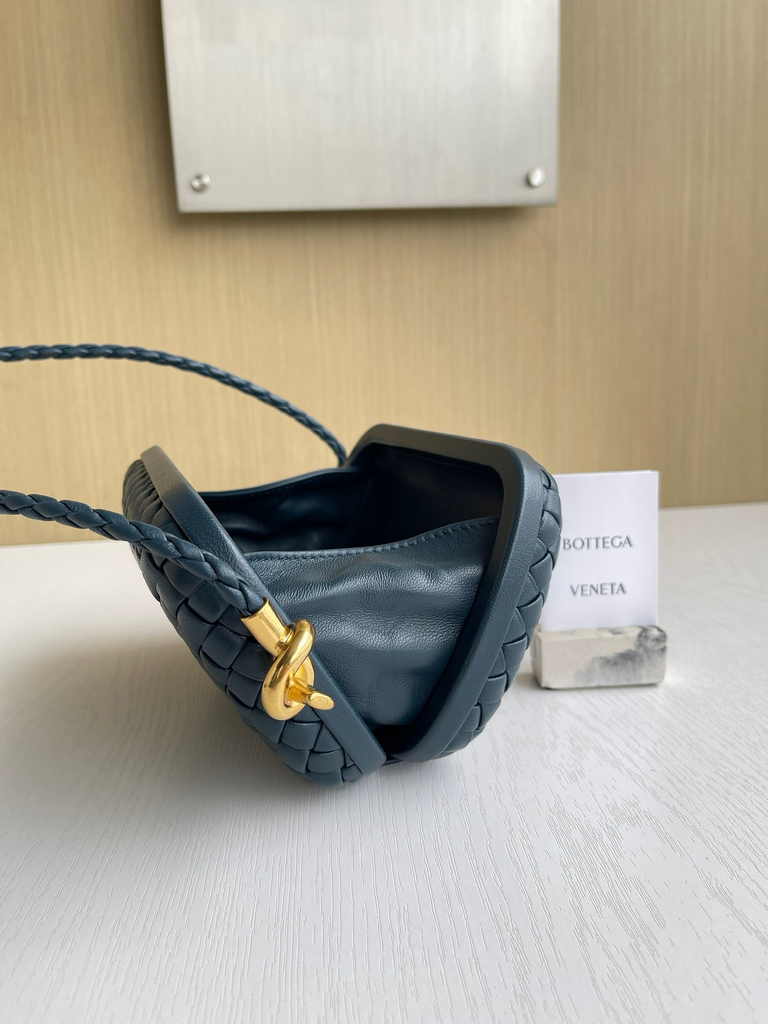Bottega Veneta Knot With Chain 717623 Navy Blue Lambskin
