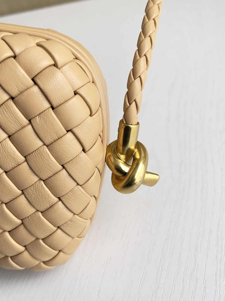 Bottega Veneta Knot With Chain 717623 Apricot Lambskin