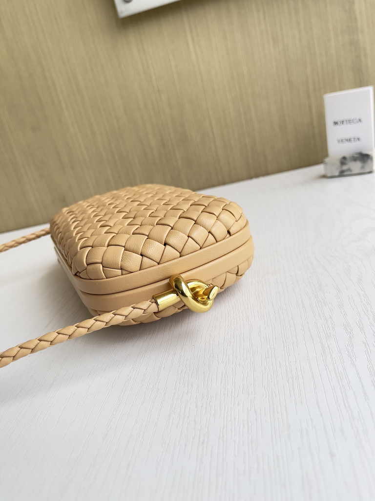 Bottega Veneta Knot With Chain 717623 Apricot Lambskin