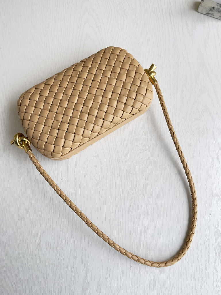 Bottega Veneta Knot With Chain 717623 Apricot Lambskin