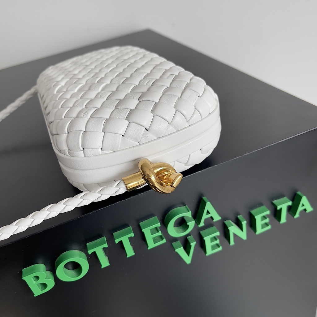 Bottega Veneta Knot With Chain 717623 White Lambskin