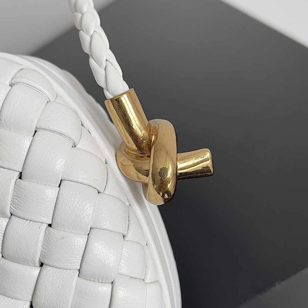 Bottega Veneta Knot With Chain 717623 White Lambskin