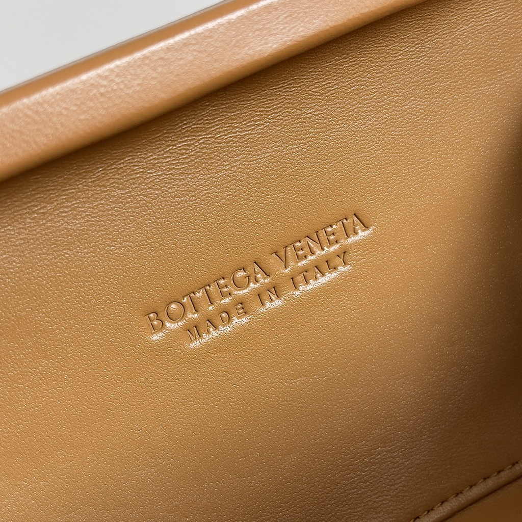 Bottega Veneta Knot With Chain 717623 Brown Lambskin