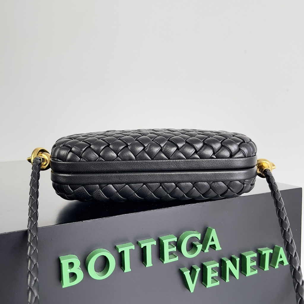 Bottega Veneta Knot With Chain 717623 Black Lambskin