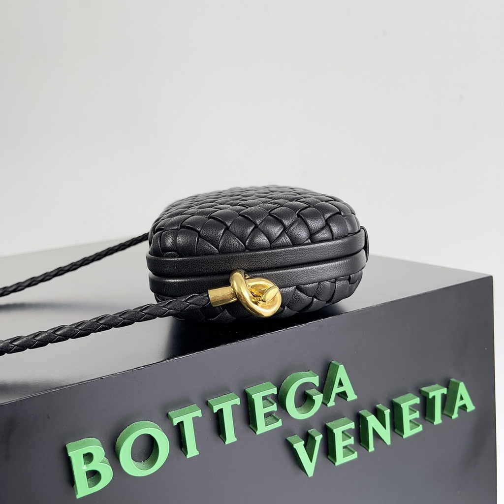 Bottega Veneta Knot With Chain 717623 Black Lambskin