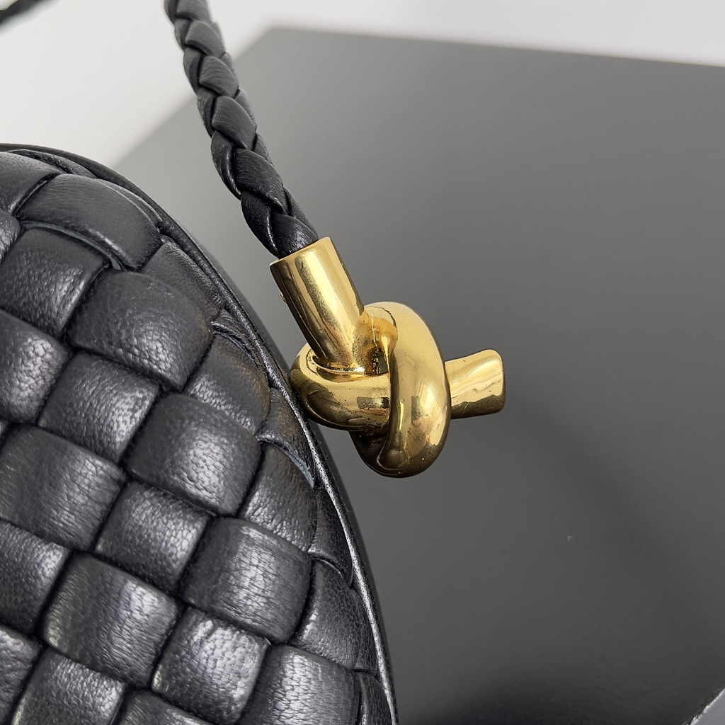 Bottega Veneta Knot With Chain 717623 Black Lambskin