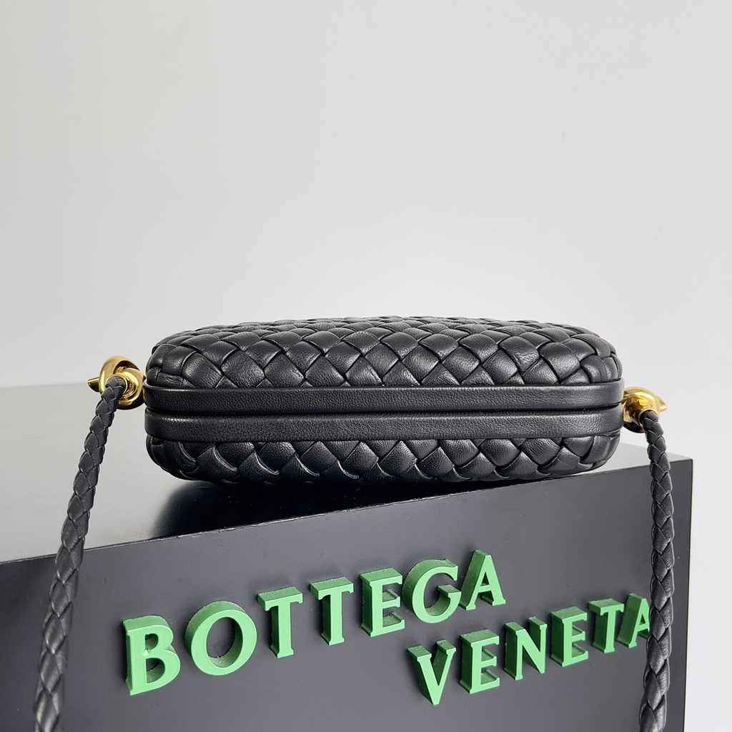 Bottega Veneta Knot With Chain 717623 Black Lambskin