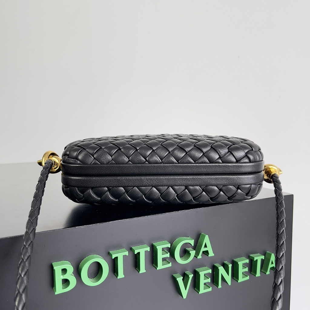 Bottega Veneta Knot With Chain 717623 Black Lambskin