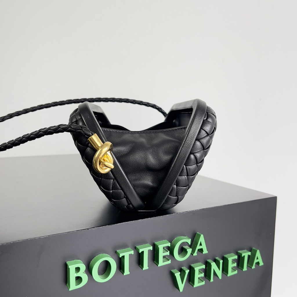 Bottega Veneta Knot With Chain 717623 Black Lambskin