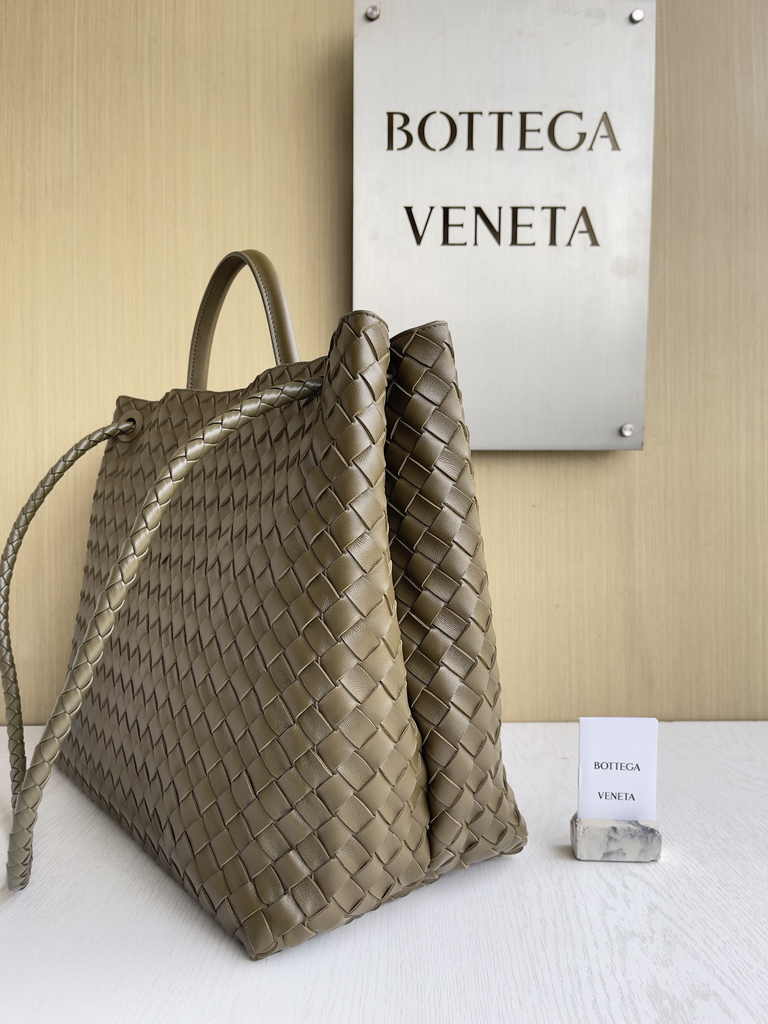 Bottega Veneta Large Andiamo Bag 766019 army Green Lambskin bonded Intrecciato