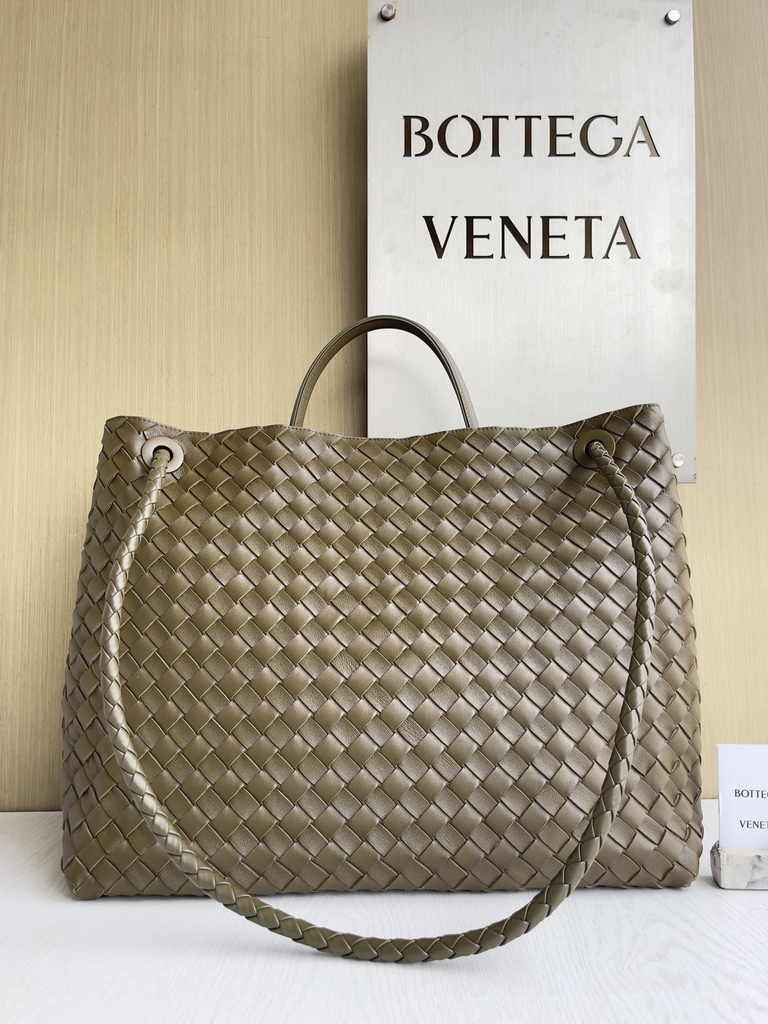 Bottega Veneta Large Andiamo Bag 766019 army Green Lambskin bonded Intrecciato