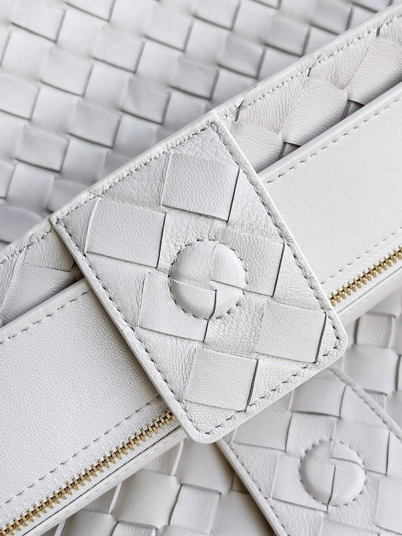 Bottega Veneta Large Andiamo Bag 766019 White Lambskin Intrecciato