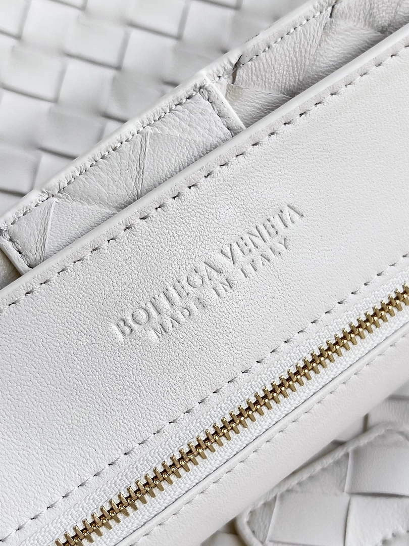 Bottega Veneta Large Andiamo Bag 766019 White Lambskin Intrecciato