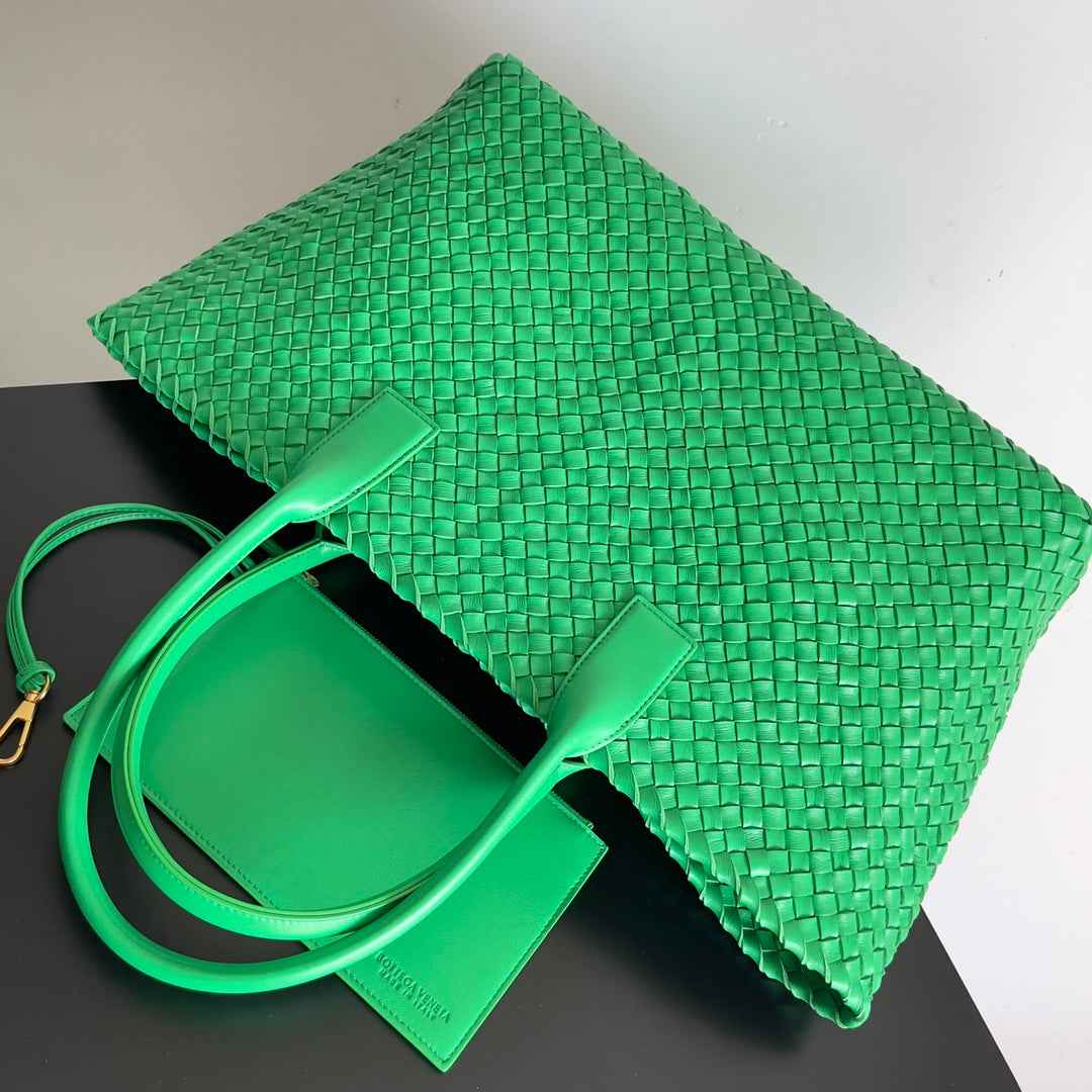 Bottega Veneta Large Cabat Bag 608811 Green Lambskin leather