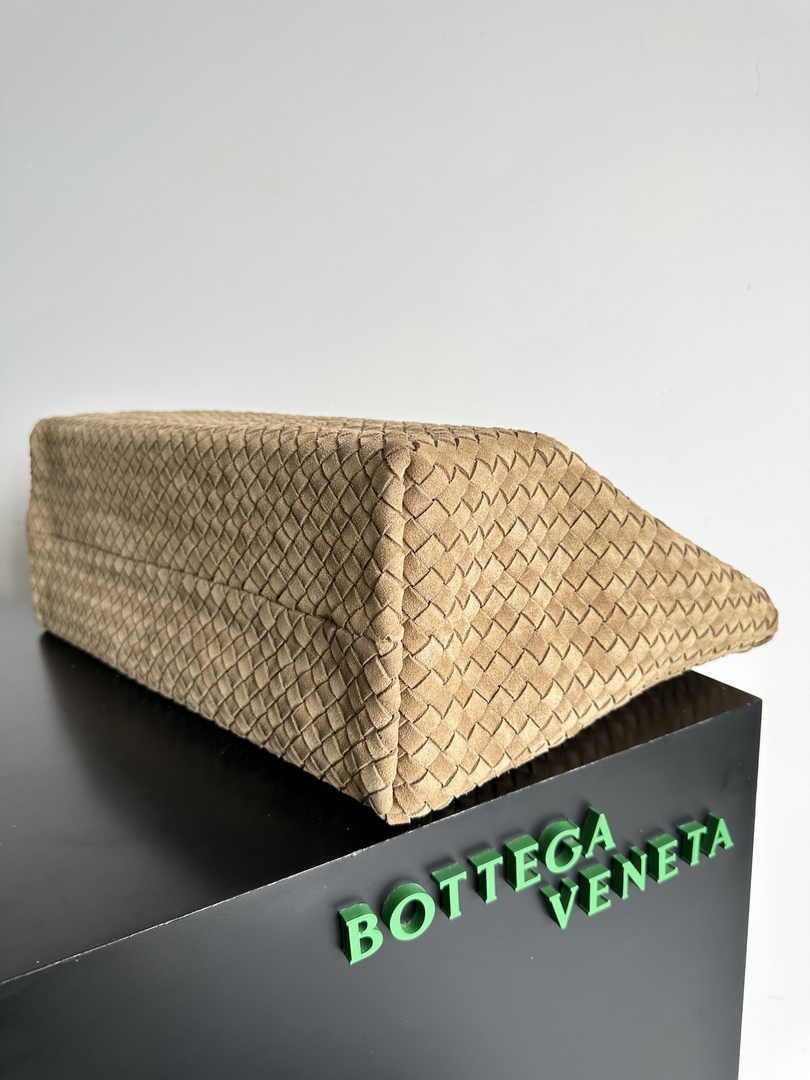 Bottega Veneta Large Cabat Bag 608811 calf suede leather