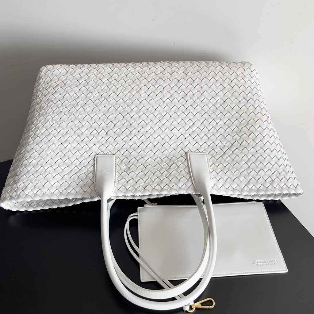 Bottega Veneta Large Cabat Bag 608811 White Lambskin leather
