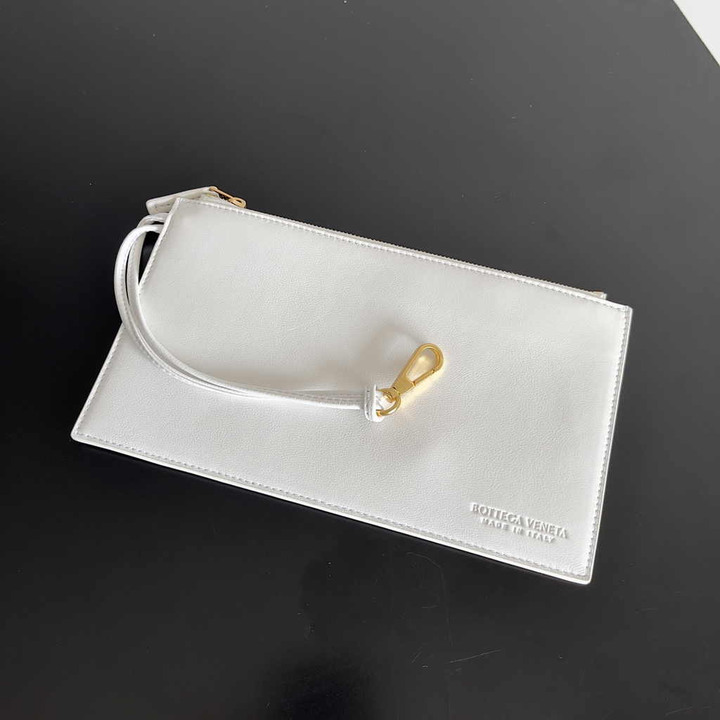 Bottega Veneta Large Cabat Bag 608811 White Lambskin leather