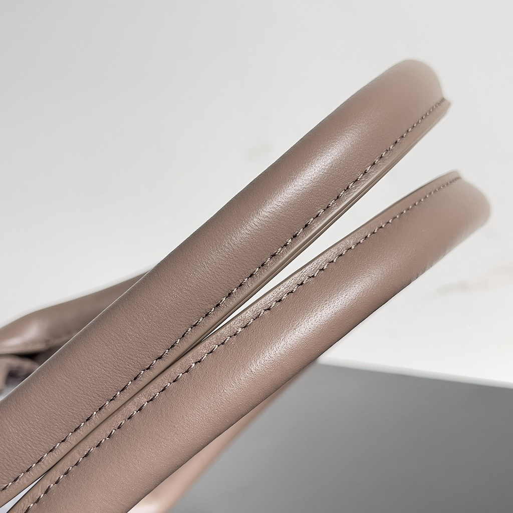 Bottega Veneta Large Cabat Bag 608811 Light Pink Lambskin leather